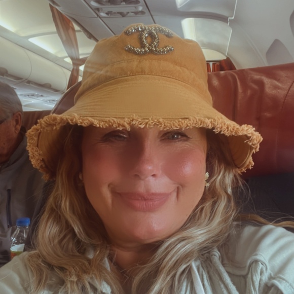 Meet your Posher, Carmen - Picture 1 of 1